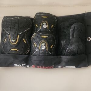 Body Glove Black and Yellow Gear Set
